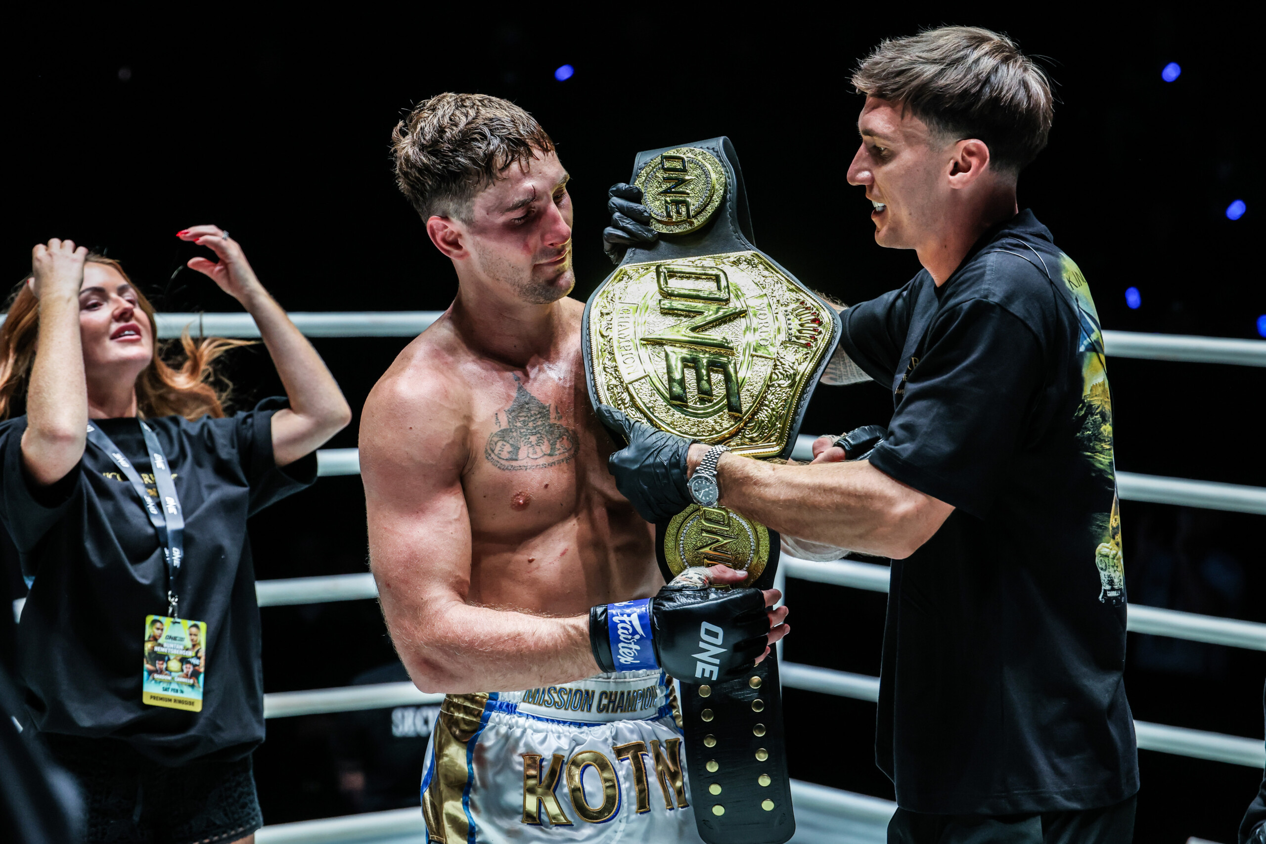 upplev spänningen i fight night 40: lukas gabriel vs magomed akayev – en intensiv match fylld med kraftfulla slag och oslagbar kampanda.
