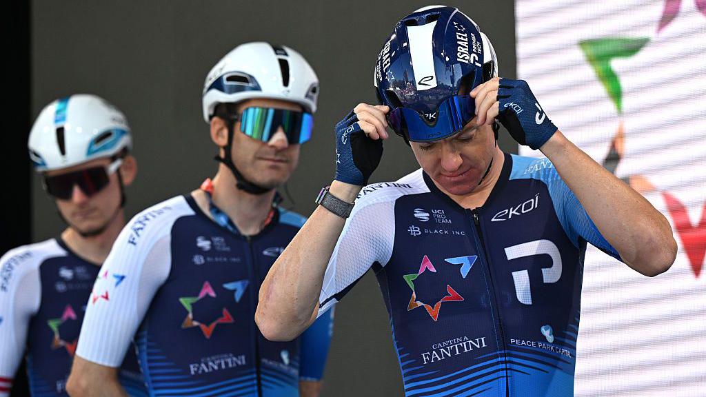 israels cykellag uteslutet från giro dell’emilia på grund av misstänkta regelöverträdelser. läs mer om händelsen och dess konsekvenser här.