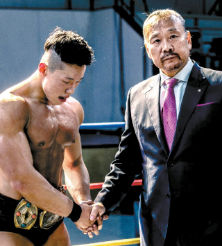 kim moo ho vinner tết wrestling – en spännande kamp där styrka och teknik möts under tết-festivalen.