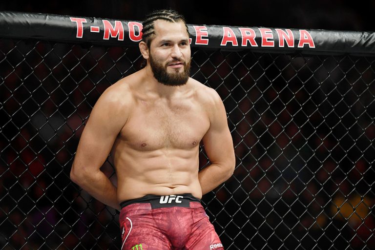 masvidal lanserar en tungvikts-turnering i bare-knuckle mma med 500 000 dollar i prispengar, vilket lovar intensiva matcher och stora belöningar för toppfajterna.